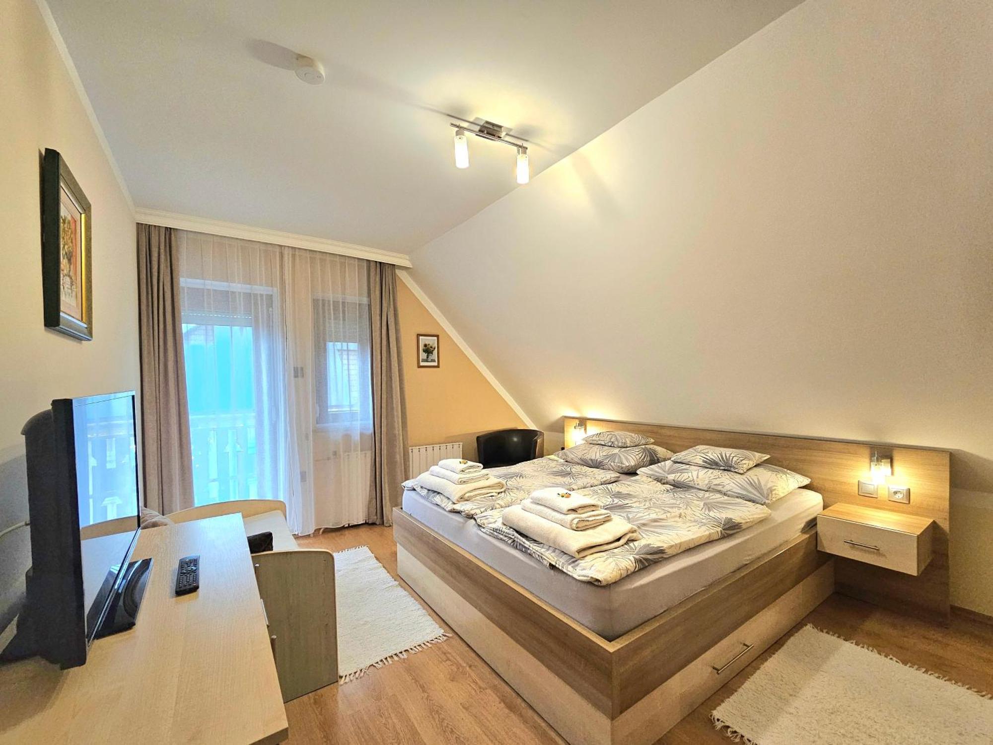 Apartman Siesta Buek - Buekfuerdo Extérieur photo