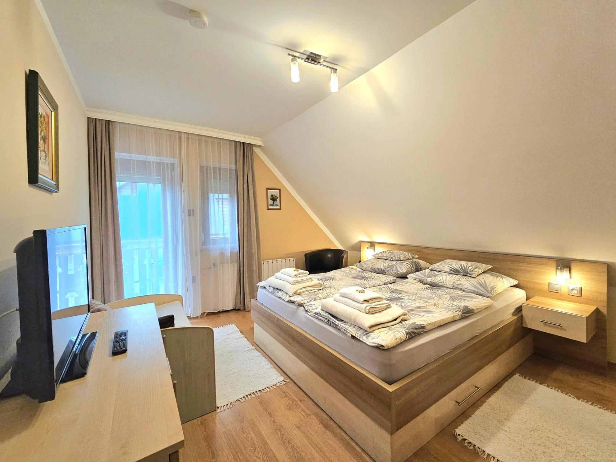 Apartman Siesta Buek - Buekfuerdo Extérieur photo